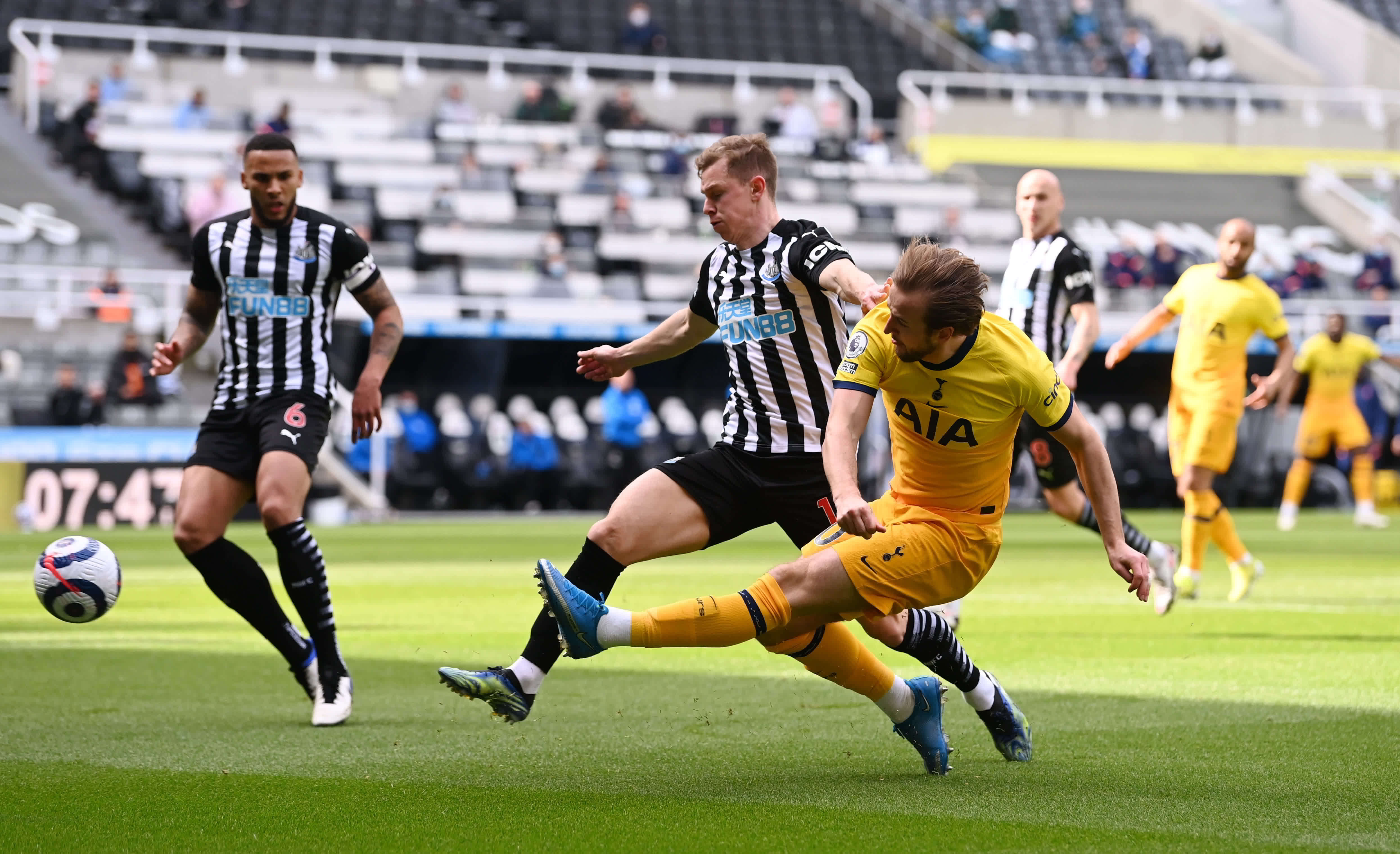 客战阿拉维斯，巴萨官方晒梅西、苏亚雷斯和法蒂的旧照